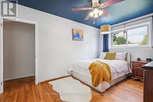 1311 Elgin Crescent, Oakville (Iroquois Ridge South), ON - Indoor Photo Showing Bedroom