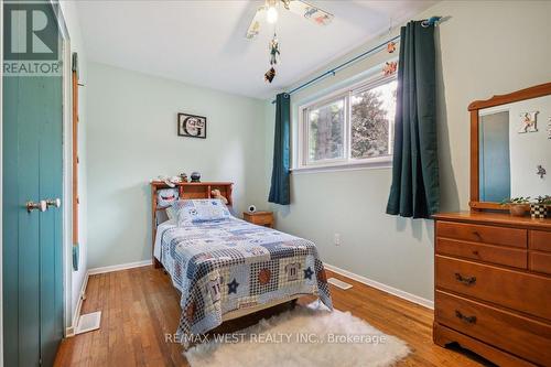 1311 Elgin Crescent, Oakville (Iroquois Ridge South), ON - Indoor Photo Showing Bedroom