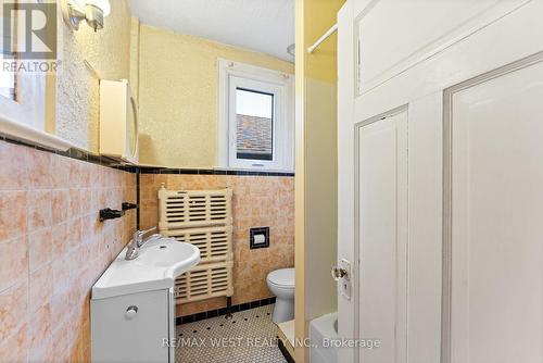 16 Indian Rd Crescent, Toronto (High Park North), ON - Indoor Photo Showing Bathroom