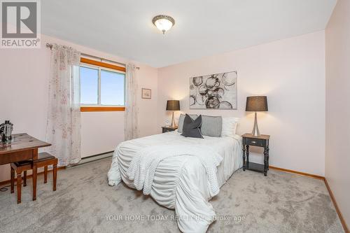 13184 10 Side Road, Halton Hills, ON - Indoor Photo Showing Bedroom