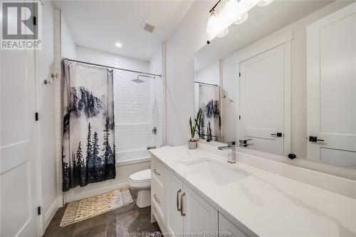 395 Caserta Crescent, Lakeshore, ON - Indoor Photo Showing Bathroom