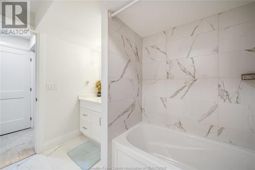 395 Caserta Crescent, Lakeshore, ON - Indoor Photo Showing Bathroom