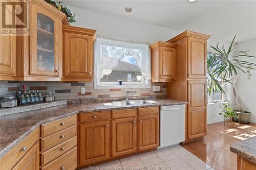 674 Dalhousie, Amherstburg, ON - Indoor Photo Showing Kitchen With Double Sink