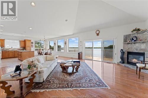 674 Dalhousie, Amherstburg, ON - Indoor Photo Showing Living Room With Fireplace