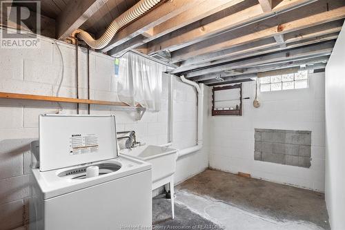 4033 Howard, Windsor, ON - Indoor Photo Showing Laundry Room