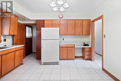 4033 Howard, Windsor, ON - Indoor Photo Showing Kitchen