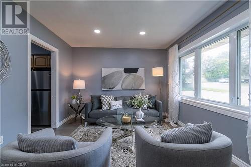 162 Victoria Road N, Guelph, ON - Indoor Photo Showing Living Room