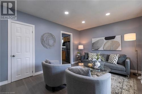 162 Victoria Road N, Guelph, ON - Indoor Photo Showing Living Room