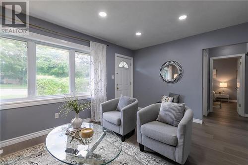 162 Victoria Road N, Guelph, ON - Indoor Photo Showing Living Room