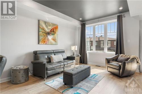 163 Attwell, Ottawa, ON - Indoor Photo Showing Living Room