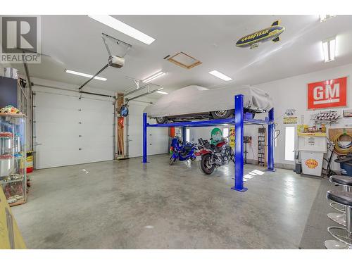 602 Maple Street, Sicamous, BC - Indoor Photo Showing Garage