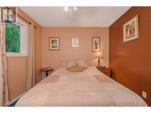 602 Maple Street, Sicamous, BC - Indoor Photo Showing Bedroom