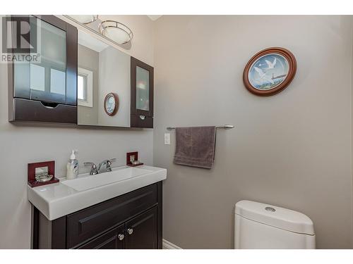 602 Maple Street, Sicamous, BC - Indoor Photo Showing Bathroom