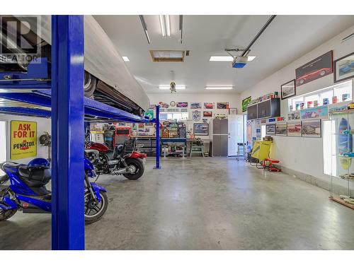 602 Maple Street, Sicamous, BC - Indoor Photo Showing Garage