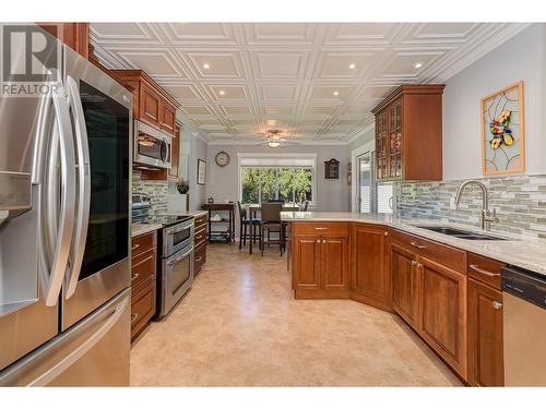 602 Maple Street, Sicamous, BC - Indoor Photo Showing Kitchen With Double Sink With Upgraded Kitchen