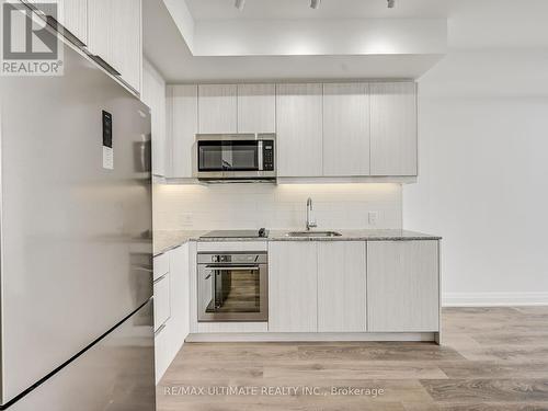 3304 - 32 Forest Manor Road, Toronto, ON - Indoor Photo Showing Kitchen