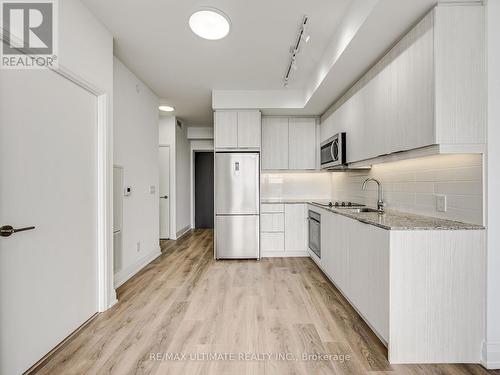 3304 - 32 Forest Manor Road, Toronto, ON - Indoor Photo Showing Kitchen