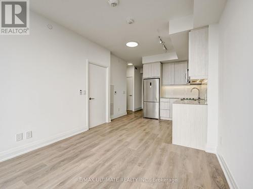 3304 - 32 Forest Manor Road, Toronto, ON - Indoor Photo Showing Kitchen