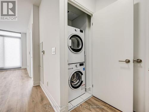 3304 - 32 Forest Manor Road, Toronto, ON - Indoor Photo Showing Laundry Room