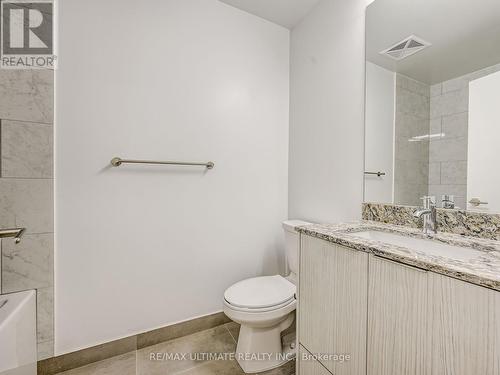 3304 - 32 Forest Manor Road, Toronto, ON - Indoor Photo Showing Bathroom