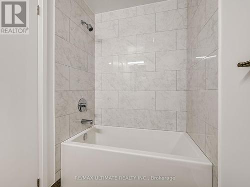 3304 - 32 Forest Manor Road, Toronto, ON - Indoor Photo Showing Bathroom