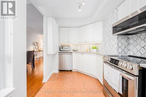 112 - 3 Rean Drive, Toronto (Bayview Village), ON - Indoor Photo Showing Kitchen