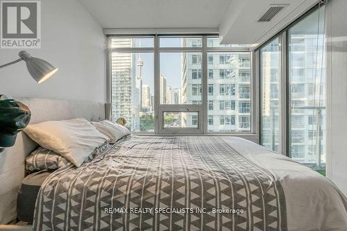 1109 - 19 Bathurst Street, Toronto (Waterfront Communities), ON - Indoor Photo Showing Bedroom