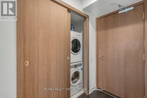 1109 - 19 Bathurst Street, Toronto (Waterfront Communities), ON - Indoor Photo Showing Laundry Room