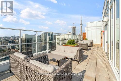 1109 - 19 Bathurst Street, Toronto (Waterfront Communities), ON - Outdoor