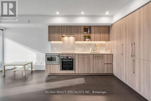 1109 - 19 Bathurst Street, Toronto (Waterfront Communities), ON - Indoor Photo Showing Kitchen