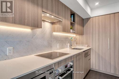 1109 - 19 Bathurst Street, Toronto (Waterfront Communities), ON - Indoor Photo Showing Kitchen