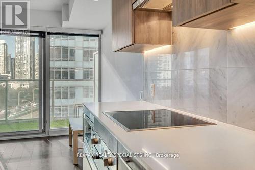 1109 - 19 Bathurst Street, Toronto (Waterfront Communities), ON - Indoor Photo Showing Kitchen