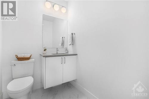 43 Rossland Avenue, Ottawa, ON - Indoor Photo Showing Bathroom