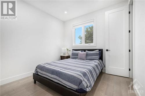 43 Rossland Avenue, Ottawa, ON - Indoor Photo Showing Bedroom