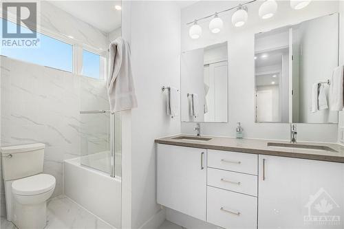 43 Rossland Avenue, Ottawa, ON - Indoor Photo Showing Bathroom