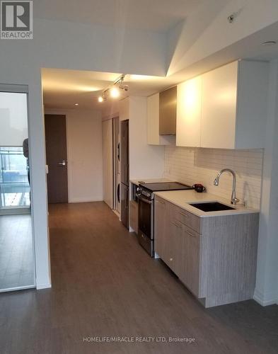 1605 - 251 Jarvis Street, Toronto, ON - Indoor Photo Showing Kitchen