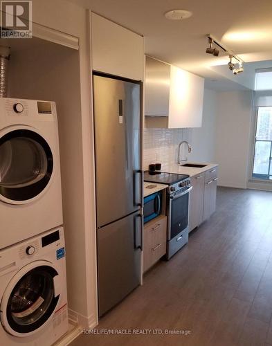 1605 - 251 Jarvis Street, Toronto (Church-Yonge Corridor), ON - Indoor Photo Showing Laundry Room