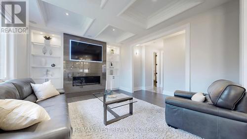 222 Connaught Avenue, Toronto (Newtonbrook West), ON - Indoor Photo Showing Living Room