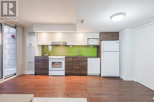 318 - 121 Mcmahon Drive, Toronto (Bayview Village), ON - Indoor Photo Showing Kitchen