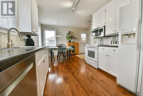 571 Birch St N, Timmins, ON - Indoor Photo Showing Kitchen