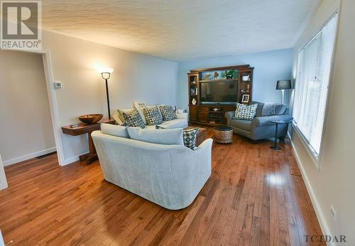 571 Birch St N, Timmins, ON - Indoor Photo Showing Living Room