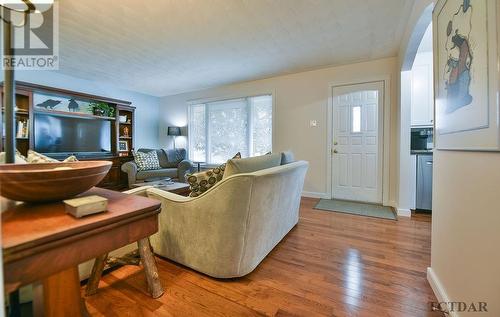 571 Birch St N, Timmins, ON - Indoor Photo Showing Living Room