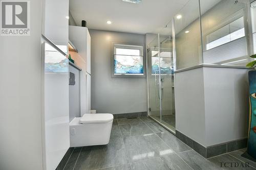 571 Birch St N, Timmins, ON - Indoor Photo Showing Bathroom