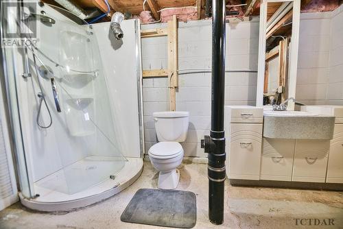 394 Elm St S, Timmins, ON - Indoor Photo Showing Bathroom