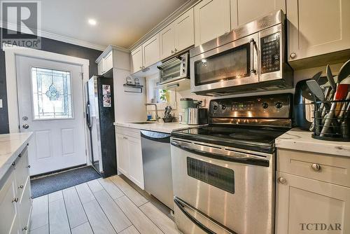 394 Elm St S, Timmins, ON - Indoor Photo Showing Kitchen