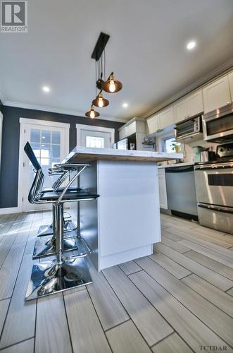 394 Elm St S, Timmins, ON - Indoor Photo Showing Kitchen