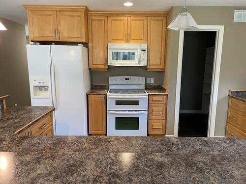 1102 Gorevale Road, Rural Thunder Bay, ON - Indoor Photo Showing Kitchen