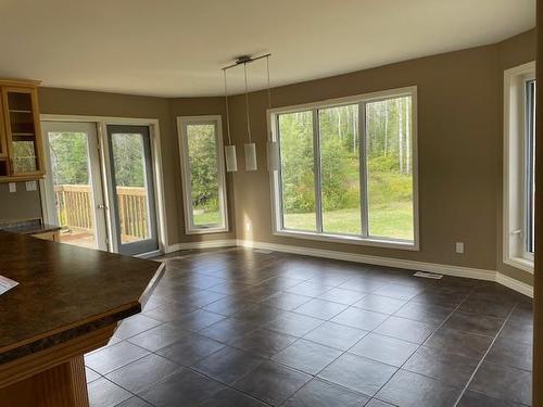 1102 Gorevale Road, Rural Thunder Bay, ON - Indoor Photo Showing Living Room