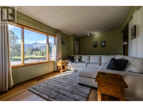 1269 Colclough  Avenue, Fernie, BC - Indoor Photo Showing Living Room