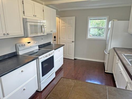 101 Churchill Street, Nipigon, ON - Indoor Photo Showing Kitchen